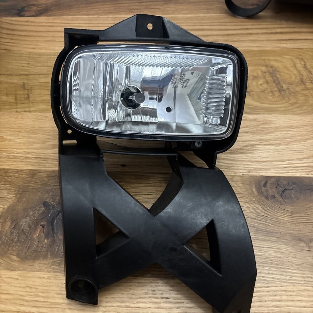 Fog Light Bumper Lamp for 01-04 Ford Escape/03-04 Plastic Bumper Driver Left NOB